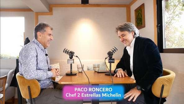 Grabación de un podcast con Paco Roncero producida por Solo Podcasting
